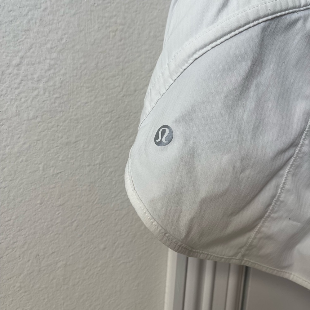 Lululemon white track that high rise lined short 3” size 4 - Picture 2 of 4